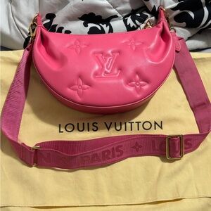 🎊🎊Sale-Louis Vuitton Over the Moon Pink Bag🎊🎊
Ships out today to FP for $1400